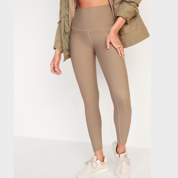 Old Navy Pants - Extra High-Waisted PowerSoft Hidden Pockt Leggings